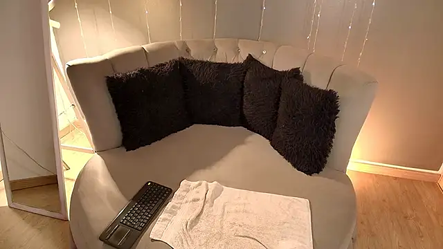 slutty venus online show from 5, 1, 2025