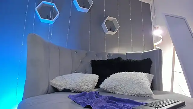 slutty venus online show from 26, 2, 2025