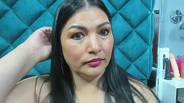 PENELOPELEWISs online show from 4, 10, 2025