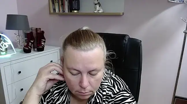 Snapshot of NancyCREAM chatting on 19, 2, 2025 NancyCREAM online show from 19, 2, 2025