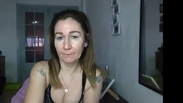 TamaraSweetxo online show from 11, 3, 2026