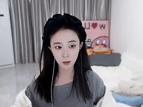 Snapshot of LOLO-yaya chatting on 13, 12, 2024 LOLO-yaya online show from 13, 12, 2024