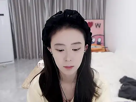 Snapshot of LOLO-yaya chatting on 17, 12, 2024 LOLO-yaya online show from 17, 12, 2024