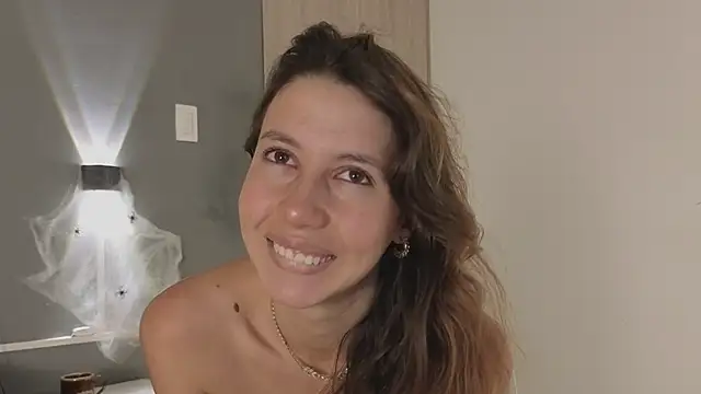 Snapshot of jolie_lov chatting on 18, 10, 2025 jolie lov online show from 18, 10, 2025