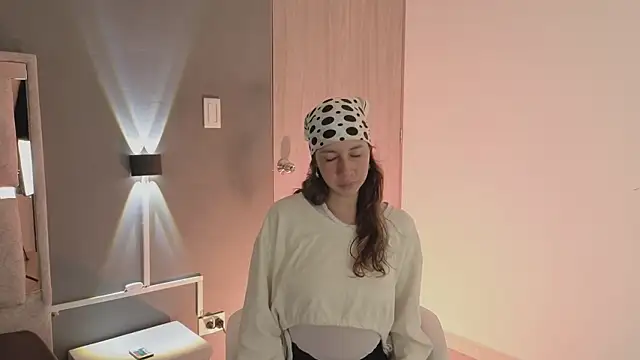 Snapshot of jolie_lov chatting on 4, 11, 2025 jolie lov online show from 4, 11, 2025