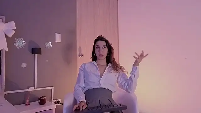 Snapshot of jolie_lov chatting on 28, 11, 2025 jolie lov online show from 28, 11, 2025