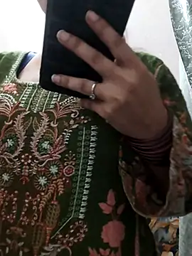 Haniya-143 online show from 26, 10, 2025