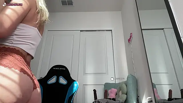 PaigePawg online show from 15, 4, 2026