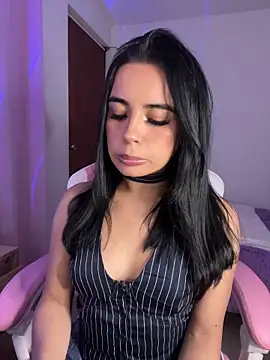 Snapshot of Emily-14 chatting on 13, 2, 2026 Emily-14 online show from 13, 2, 2026