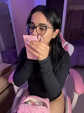 Snapshot of Emily-14 chatting on 5, 5, 2026 Emily-14 online show from 5, 5, 2026
