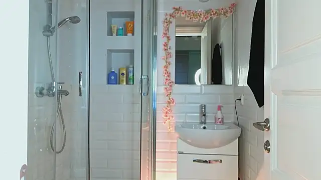 Mia Mia M online show from 18, 1, 2025