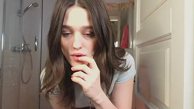 Mia Mia M online show from 8, 2, 2025