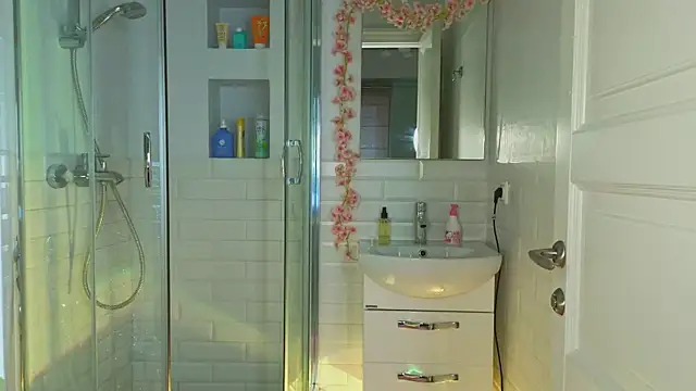 Mia Mia M online show from 28, 2, 2025