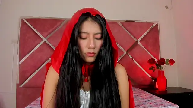 Snapshot of CarlaAlvez chatting on 24, 10, 2025 CarlaAlvez online show from 24, 10, 2025