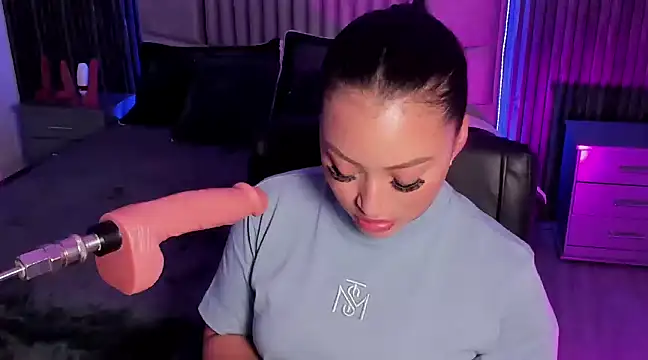 Lillyortiz online show from 28, 1, 2025