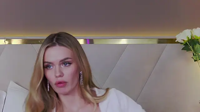 Snapshot of KristinaMaers chatting on 8, 2, 2025 KristinaMaers online show from 8, 2, 2025