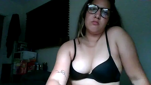 naughtynadia0502 online show from 1, 4, 2026