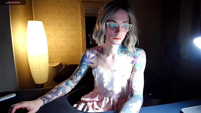 Snapshot of Julia_dolls chatting on 21, 11, 2025 Julia dolls online show from 21, 11, 2025