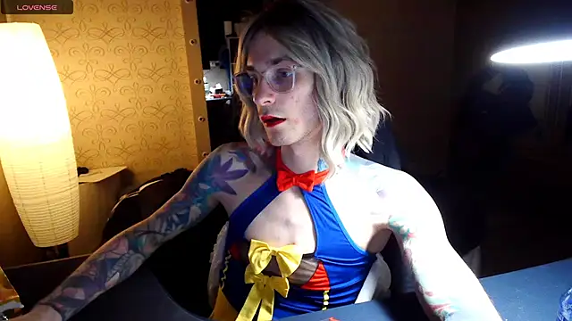 Snapshot of Julia_dolls chatting on 28, 11, 2025 Julia dolls online show from 28, 11, 2025