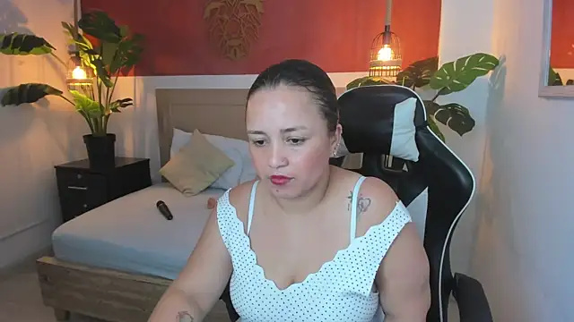 Snapshot of linda_rios_ chatting on 29, 12, 2024 linda rios online show from 29, 12, 2024