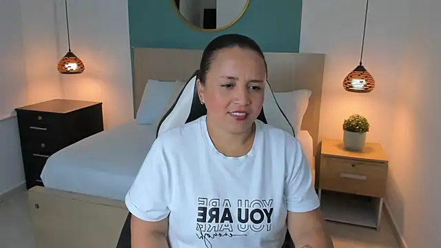 Snapshot of linda_rios_ chatting on 7, 1, 2025 linda rios online show from 7, 1, 2025