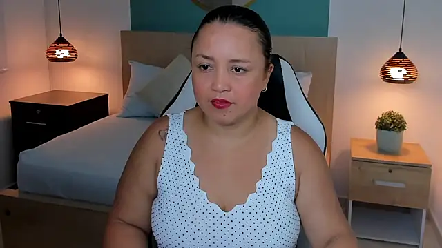 Snapshot of linda_rios_ chatting on 10, 1, 2025 linda rios online show from 10, 1, 2025
