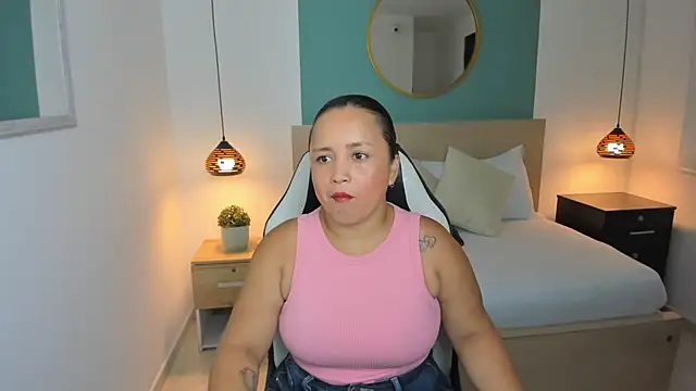 Snapshot of linda_rios_ chatting on 11, 1, 2025 linda rios online show from 11, 1, 2025