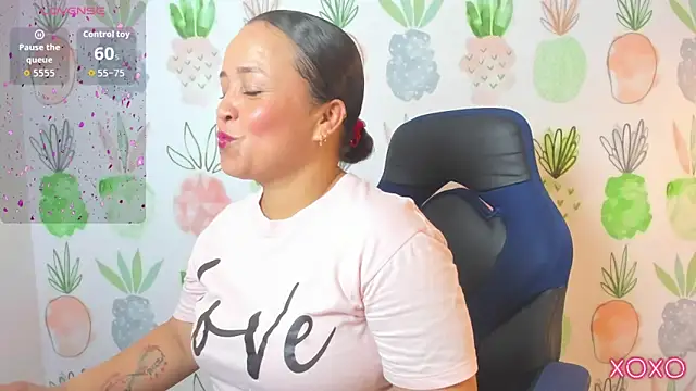 Snapshot of linda_rios_ chatting on 10, 9, 2025 linda rios online show from 10, 9, 2025