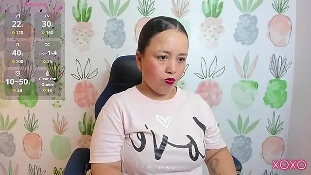 Snapshot of linda_rios_ chatting on 23, 10, 2025 linda rios online show from 23, 10, 2025