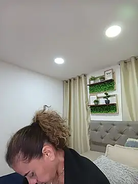 sasi luna online show from 1, 2, 2026