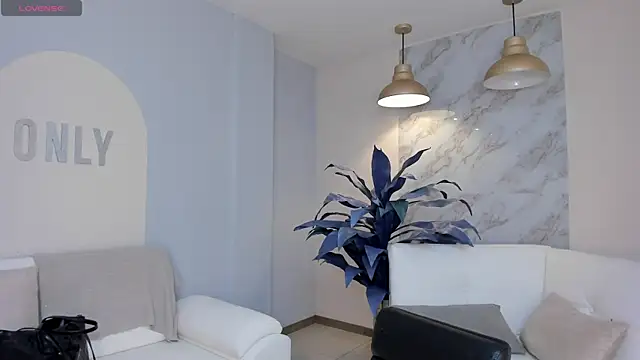 MiaFarrell  online show from 7, 3, 2025