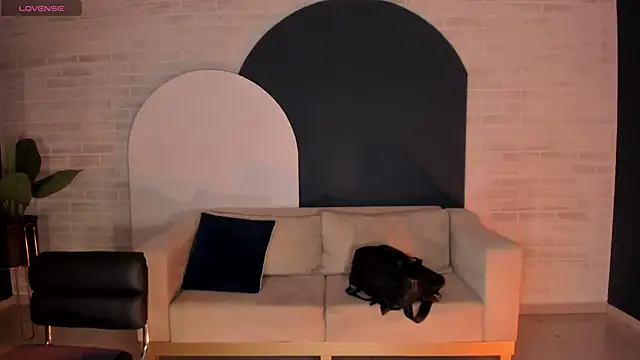 MiaFarrell  online show from 17, 2, 2026