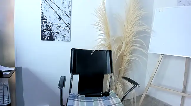 africa holmes online show from 27, 2, 2025