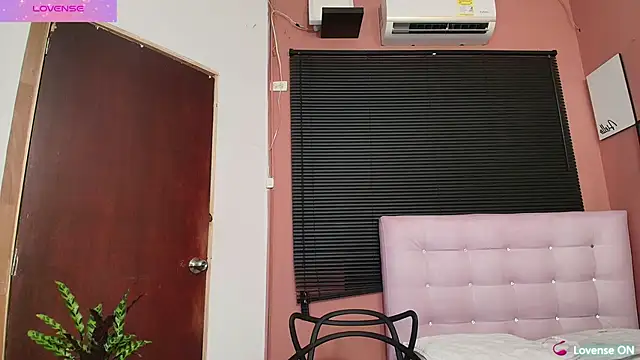 kinkyandsavage online show from 10, 1, 2025