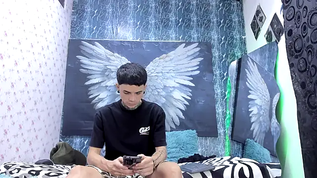 exotic hot couple online show from 13, 4, 2026