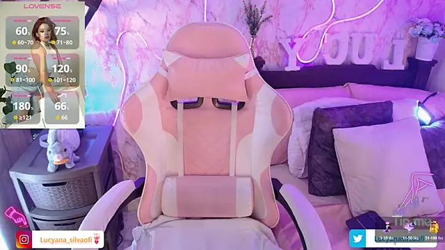 Snapshot of LucyanaSilva chatting on 20, 11, 2025 LucyanaSilva online show from 20, 11, 2025