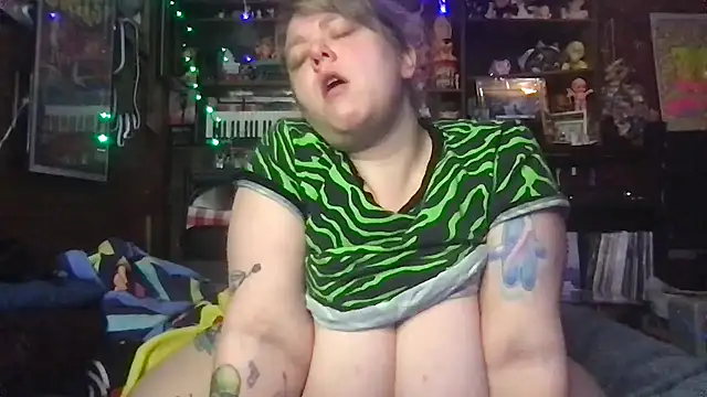 SleazeLouize online show from 16, 12, 2025