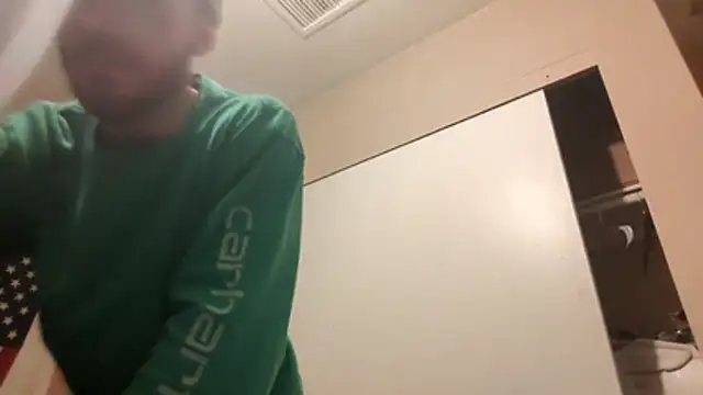 Snapshot of Huntzg23 chatting on 14, 12, 2025 Huntzg23 online show from 14, 12, 2025