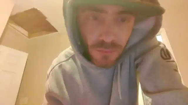 Snapshot of Huntzg23 chatting on 17, 12, 2025 Huntzg23 online show from 17, 12, 2025