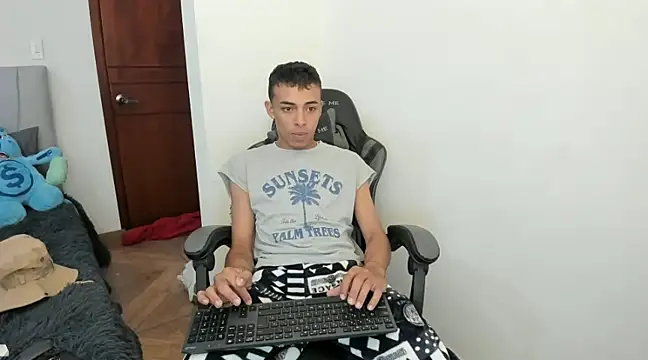 Snapshot of twink_latino5 chatting on 18, 1, 2025 twink latino5 online show from 18, 1, 2025