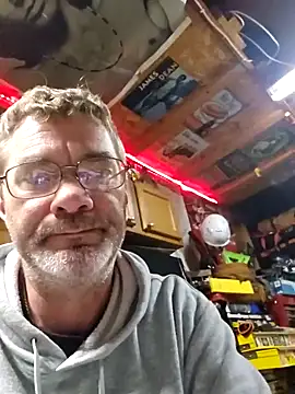 Snapshot of tileguyyy chatting on 16, 10, 2025 tileguyyy online show from 16, 10, 2025