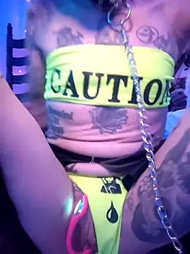 MommyMisfit online show from 21, 4, 2026