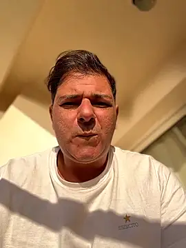 Snapshot of SecretlyDD chatting on 1, 3, 2026 SecretlyDD online show from 1, 3, 2026