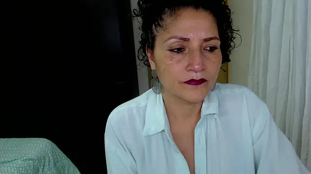 Snapshot of arianna_ros3 chatting on 7, 6, 2026 arianna ros3 online show from 7, 6, 2026