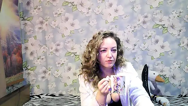 Snapshot of KattyLuuu chatting on 18, 10, 2025 KattyLuuu online show from 18, 10, 2025