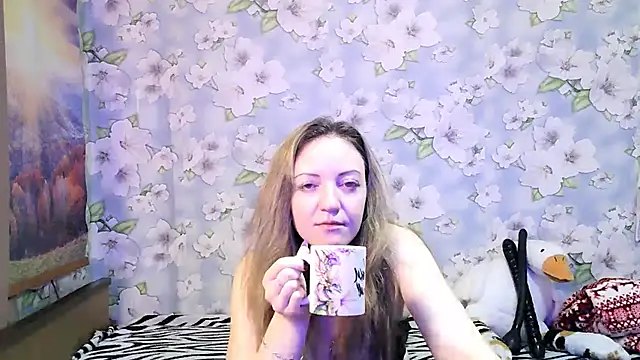 Snapshot of KattyLuuu chatting on 24, 10, 2025 KattyLuuu online show from 24, 10, 2025