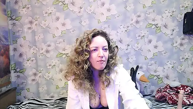 Snapshot of KattyLuuu chatting on 30, 10, 2025 KattyLuuu online show from 30, 10, 2025