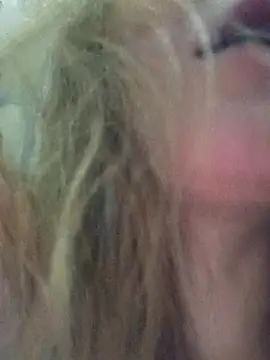 Snapshot of KattyLuuu chatting on 29, 11, 2025 KattyLuuu online show from 29, 11, 2025