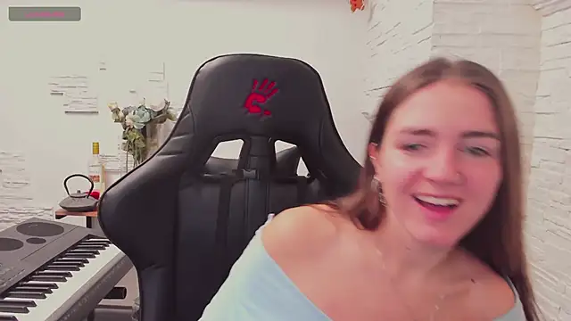 Paige coyness online show from 22, 12, 2024