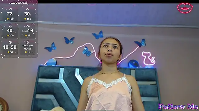 Snapshot of Roxan_Fox- chatting on 4, 3, 2026 Roxan Fox- online show from 4, 3, 2026